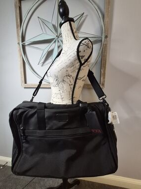 NWT TUMI Expandable Soft Carry-On With Suiter Black -  22×14×9